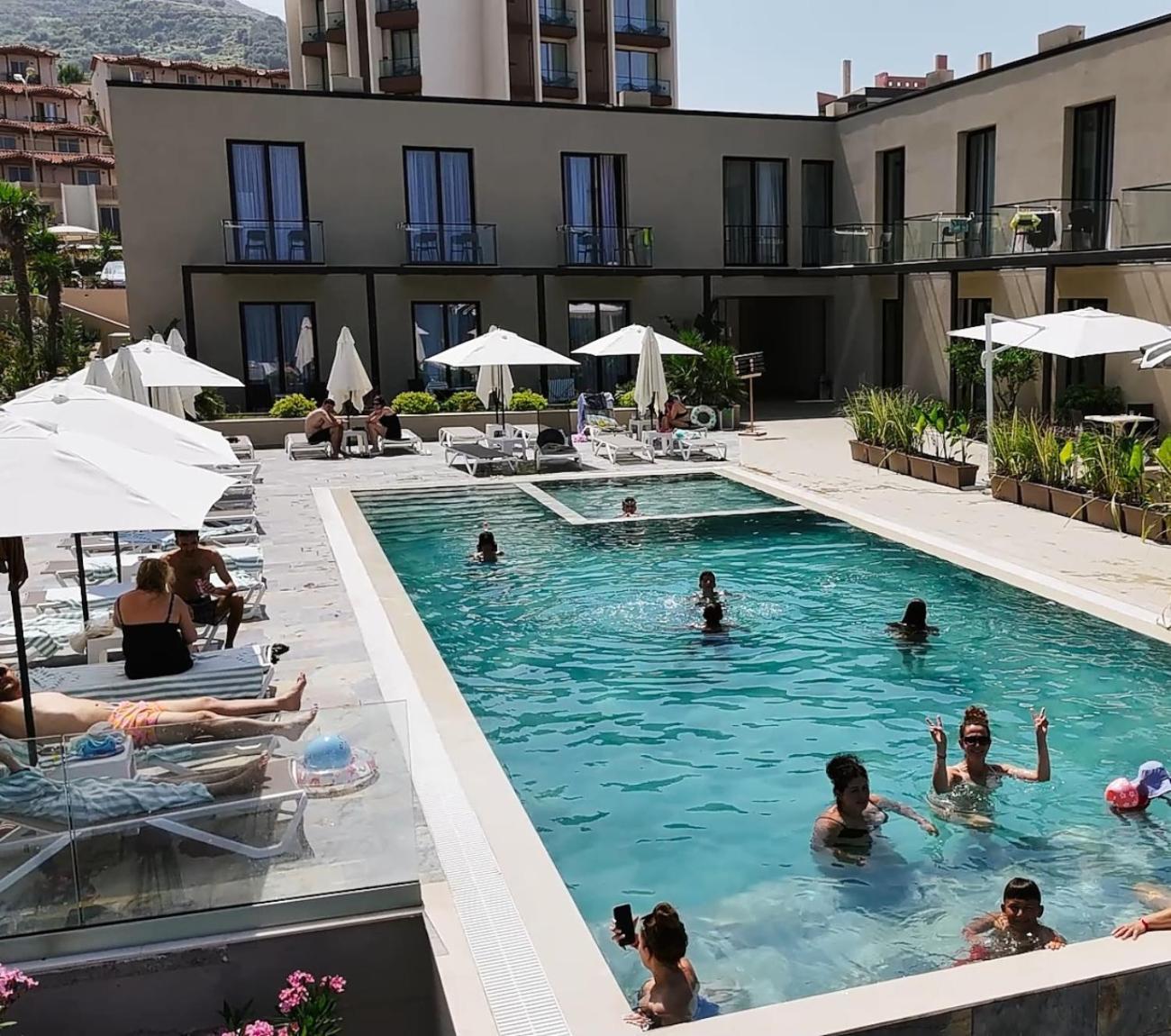 Dukes Albania Hotel Radhimë Екстериор снимка
