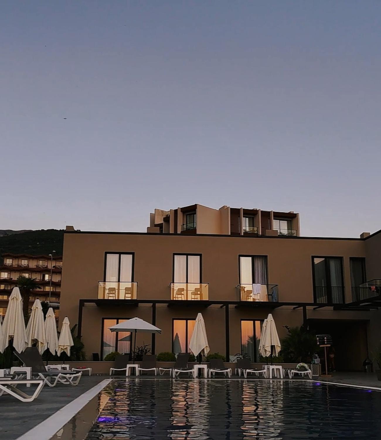 Dukes Albania Hotel Radhimë Екстериор снимка